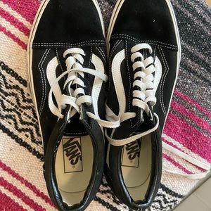 Black and white Vans *classics